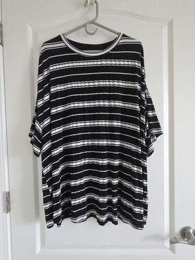Black & White Striped Short Sleeve Tee